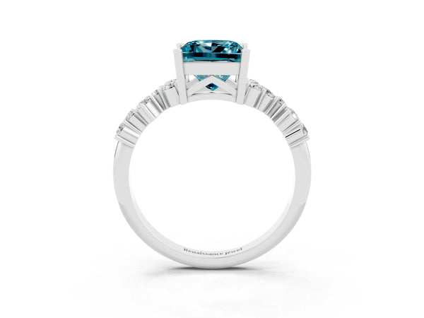 White gold Princess Cut Diamond Cluster Pavé Band with Four-Prong Setting