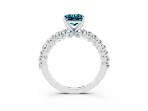 White gold Princess Cut Diamond Pavé Band Solitaire Ring with Prong Setting