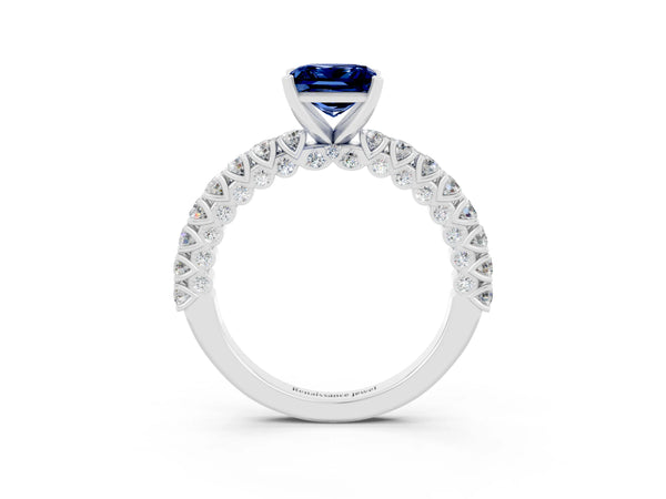 White gold Princess Cut Diamond Pavé Band Solitaire Ring with Prong Setting