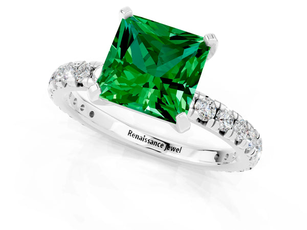 White gold Princess Cut Emerald Pavé Solitaire Ring with Round Band and Prong Setting