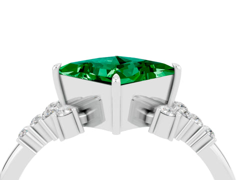 White gold Princess Cut Emerald Ring with Side Stones and Four-Prong Setting_40