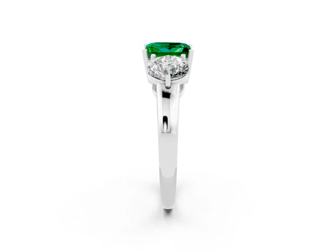 White gold Princess Cut Emerald Three-Stone Ring with Prong Setting and Classic Band_2
