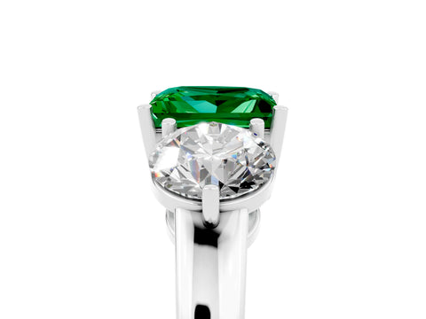 White gold Princess Cut Emerald Three-Stone Ring with Prong Setting and Classic Band_5