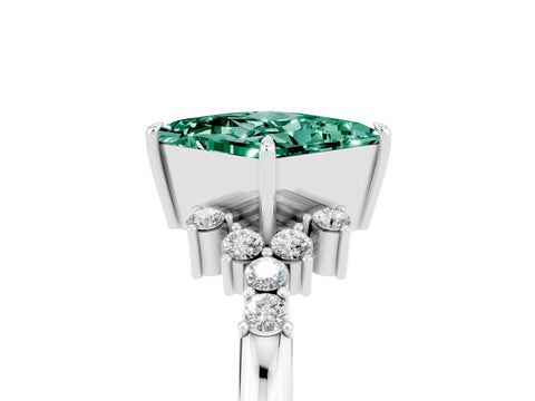 White gold Princess Cut Green Sapphire Ring with Side Stones and Four-Prong Setting_42