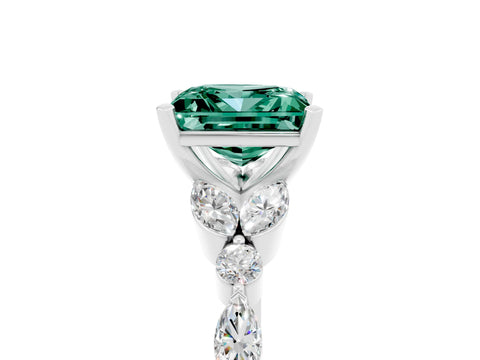White gold Princess Cut Green Sapphire Solitaire Ring with Side Stones and Four-Prong Setting_17