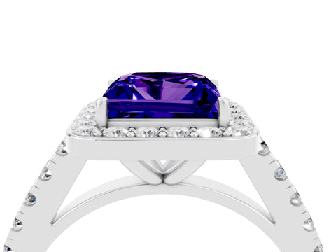 White gold Princess Cut Halo Diamond Ring with Pavé Band and Three-Prong Setting_4