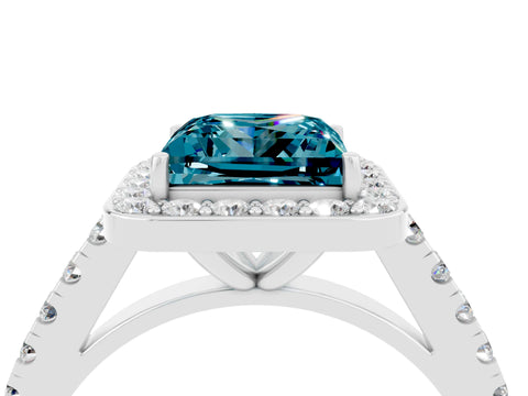 White gold Princess Cut Halo Diamond Ring with Pavé Band and Three-Prong Setting_4