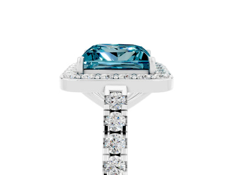 White gold Princess Cut Halo Diamond Ring with Pavé Band and Three-Prong Setting_5