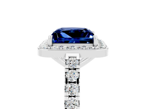 White gold Princess Cut Halo Diamond Ring with Pavé Band and Three-Prong Setting_5