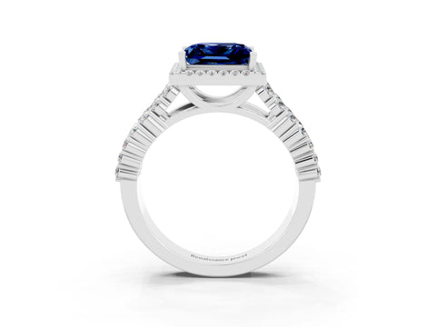 White gold Princess Cut Halo Pavé Diamond Engagement Ring with Split Shank and Four-Prong Setting_3