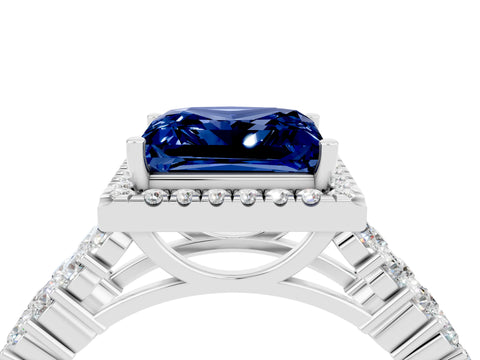 White gold Princess Cut Halo Pavé Diamond Engagement Ring with Split Shank and Four-Prong Setting_4