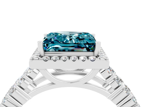 White gold Princess Cut Halo Pavé Diamond Engagement Ring with Split Shank and Four-Prong Setting_4
