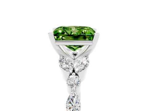 White gold Princess Cut Peridot Solitaire Ring with Side Stones and Four-Prong Setting_17