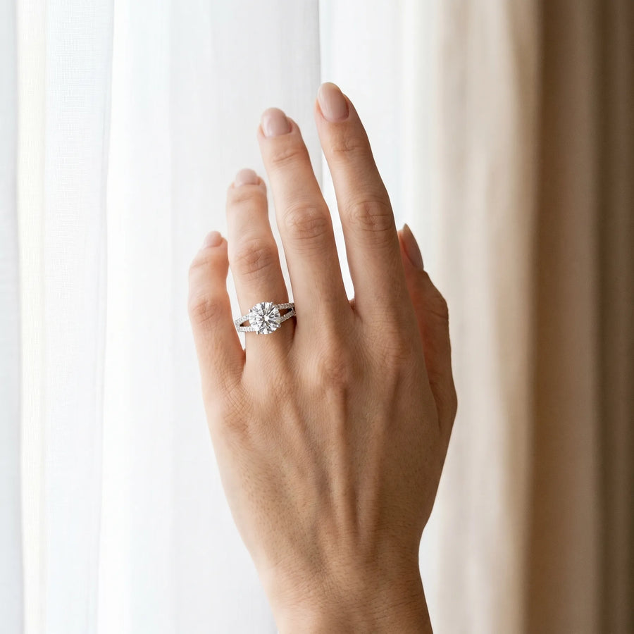 White gold Round Cut Diamond Solitaire Engagement Ring with Split Shank Pavé Band