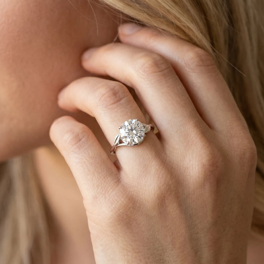 White gold Round Cut Diamond Solitaire Ring with Twist Band and Four-Prong Setting