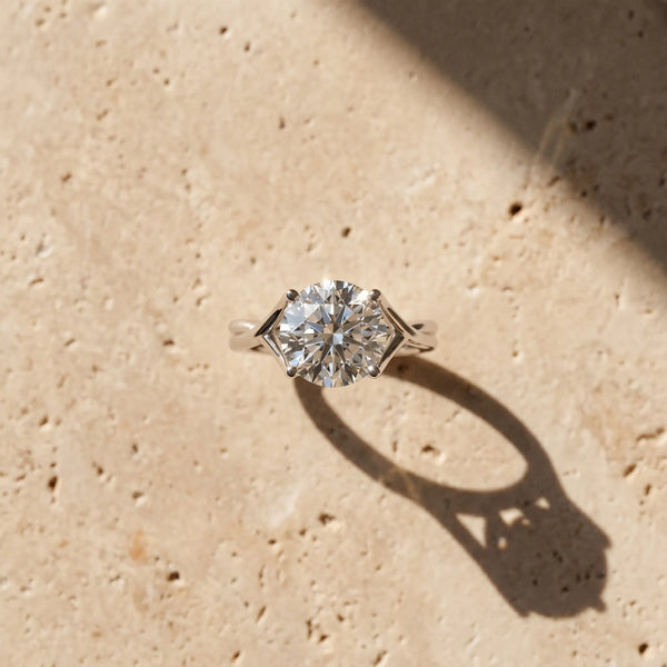 White gold Round Cut Diamond Solitaire Twist Band Prong Setting Ring