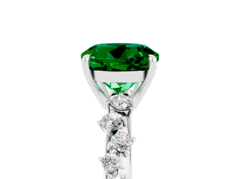 White gold Round Cut Emerald Cluster Side Stone Solitaire Ring with Prong Setting_29
