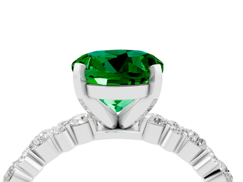 White gold Round Cut Emerald Side Stone Solitaire Ring with Round  and Four-Prong Setting_40