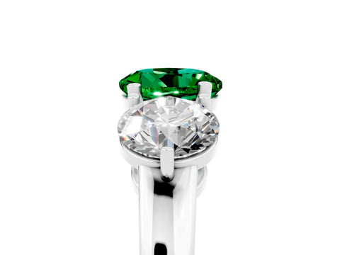 White gold Round Cut Emerald Three-Stone Ring with Prong Setting and Classic Band_5