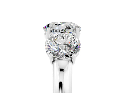White gold Round Cut Moissanite Three-Stone Ring with Four-Prong Setting and Classic Band_5