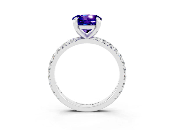 White gold Round Cut Tanzanite Pavé Solitaire Ring with Round Band and Prong Setting