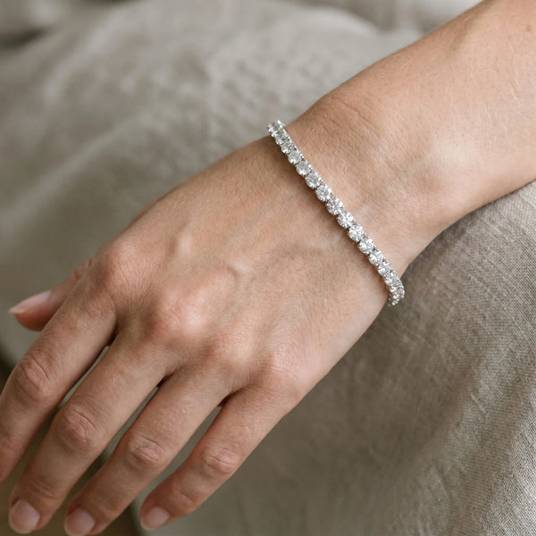 White gold Round Diamond Tennis Bracelet with Four-Prong Setting on a White Gold Band