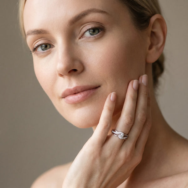 White gold Round Diamond Twist Band with Pavé Setting
