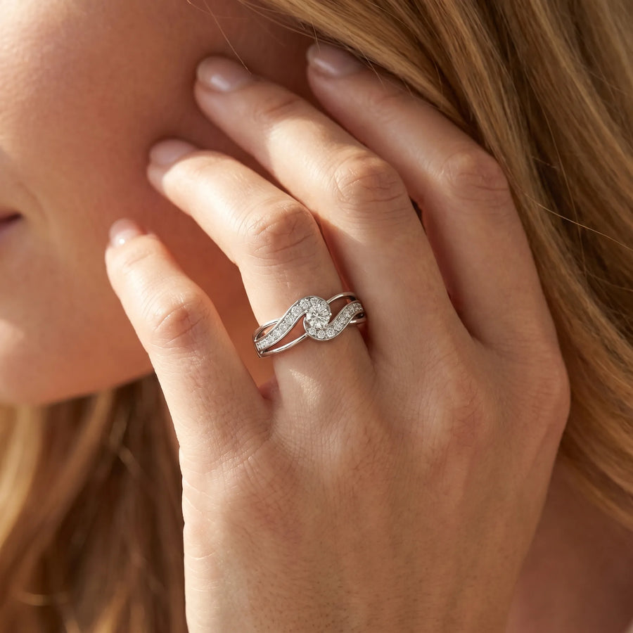 White gold Round Diamond Twist Band with Pavé Setting