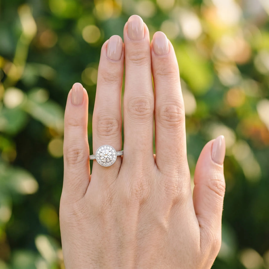 White gold Round Halo Pavé Diamond Engagement Ring