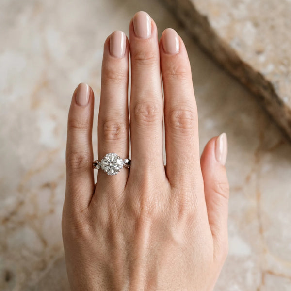 White gold Round Halo Solitaire Diamond Ring with Twisted Band and Four-Prong Setting