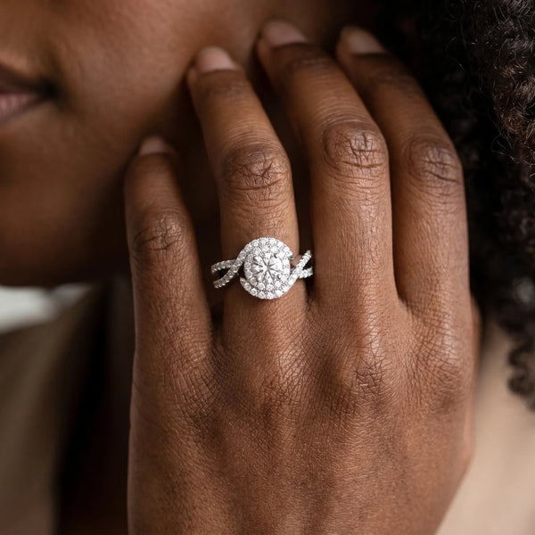 White gold Round Halo Twist Band Solitaire Prong Setting