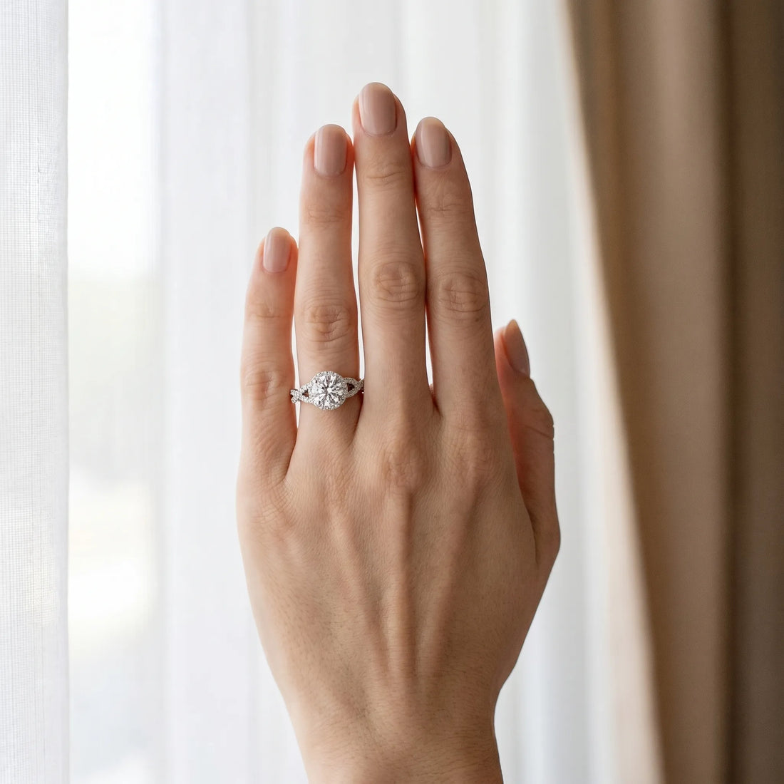 White gold Round Halo Twist Band Solitaire Ring with Four-Prong Setting_19