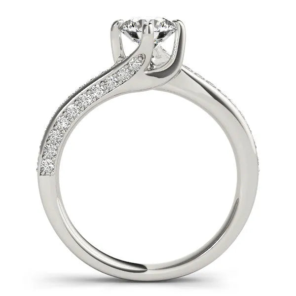 White gold Round Solitaire Diamond Twist Band with Pavé Setting and Four-Prong Setting