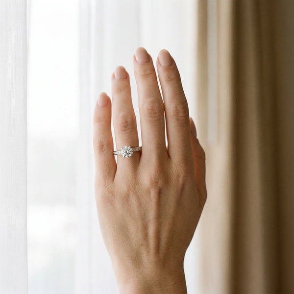 White gold Round Solitaire Diamond Twist Band with Pavé Setting and Four-Prong Setting