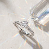 White gold Round Solitaire Diamond Twist Band with Pavé Setting and Four-Prong Setting_31