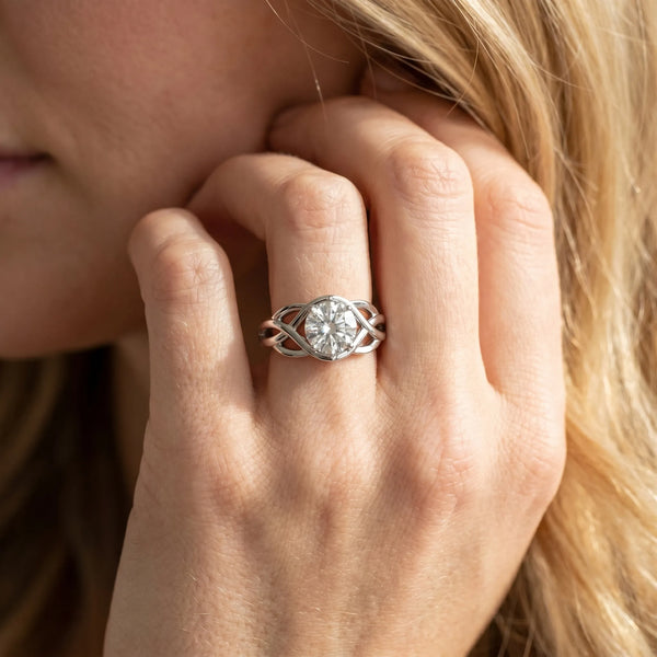 White gold Round Solitaire Intertwined Band Prong Setting Ring