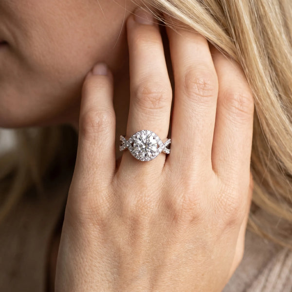 White gold Round Solitaire Twist Band Pavé Diamond Engagement Ring