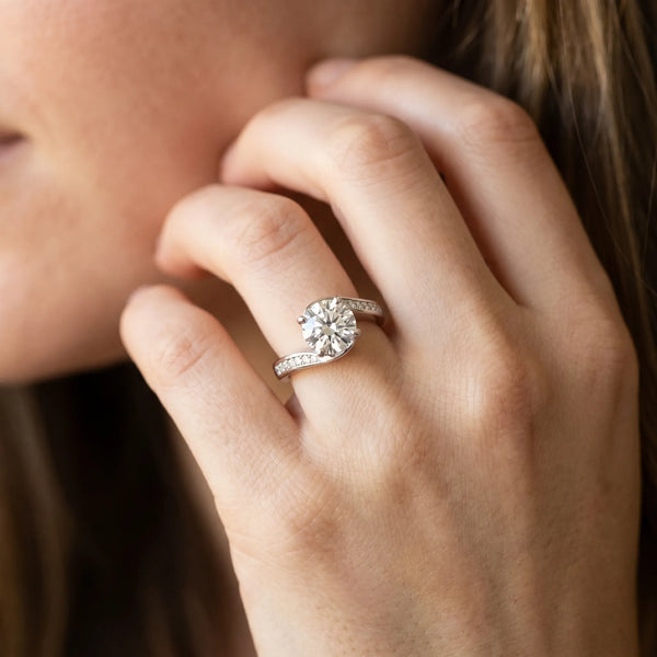 White gold Round Solitaire Twist Band with Channel Set Diamonds and Four-Prong Setting