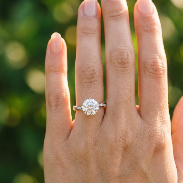 White gold Round Solitaire Twist Band with Pavé Diamonds and Four-Prong Setting