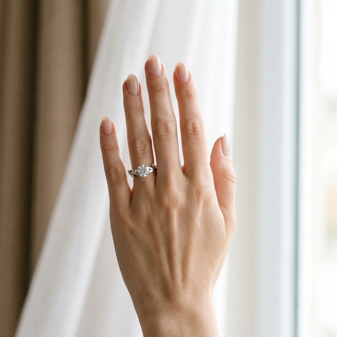 White gold Round Solitaire Twisted Band Marquise Accent Prong Setting Ring_144