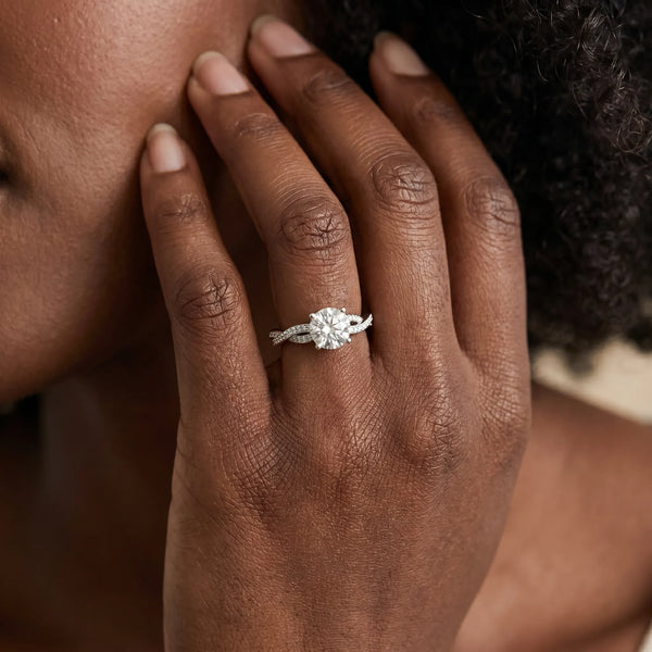 White gold Round Solitaire Twisted Band Pavé Diamond Ring