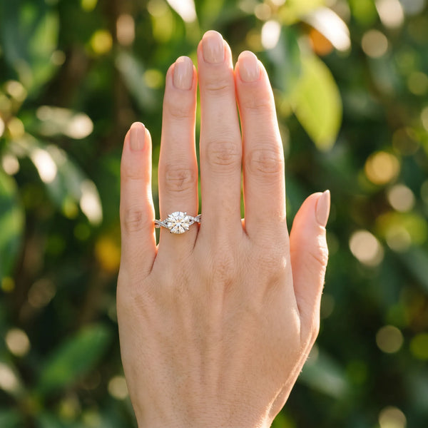 White gold Round Solitaire Twisted Band Ring with Four-Prong Setting