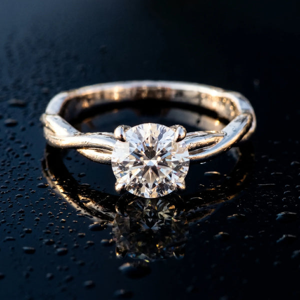 White gold Round Solitaire Twisted Band Ring with Four-Prong Setting