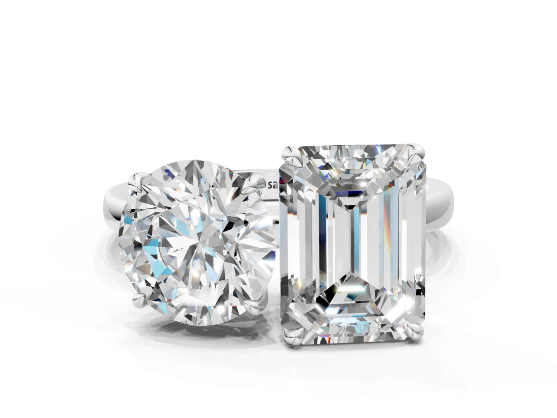 White gold Round and Emerald Cut Toi Moi Ring with Prong Setting_83