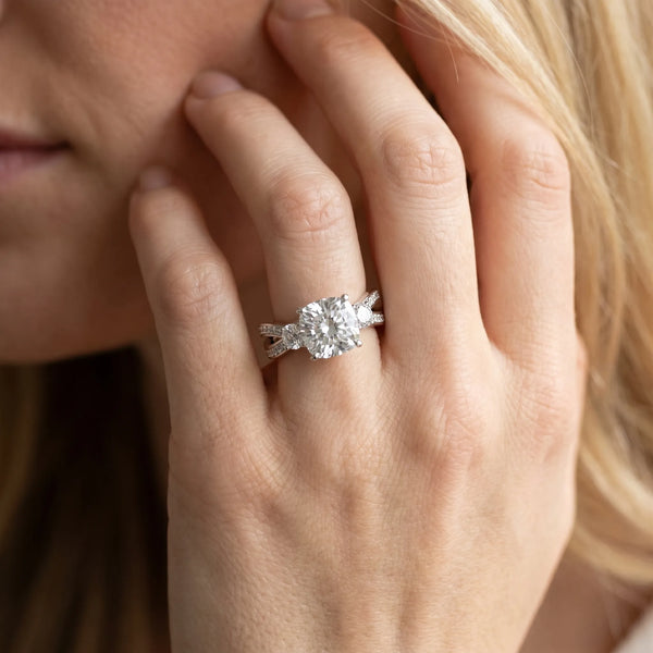White gold Three-Stone Cushion Cut Diamond Twist Band with Prong Setting