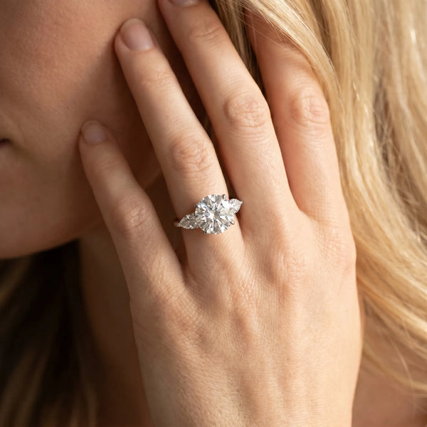 White gold Three-Stone Round Brilliant Diamond Solitaire Ring with Tapered Band and Four-Prong Setting