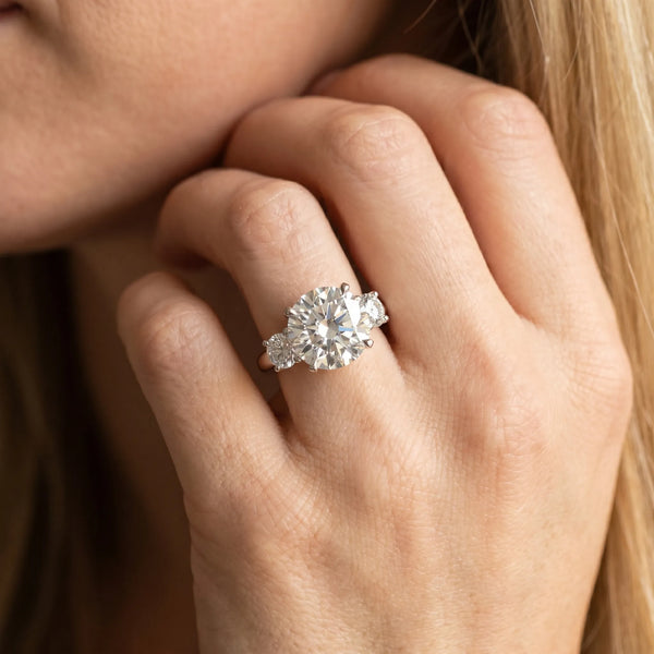White gold Three-Stone Round Cut Diamond Solitaire with Prong Setting and Classic Band