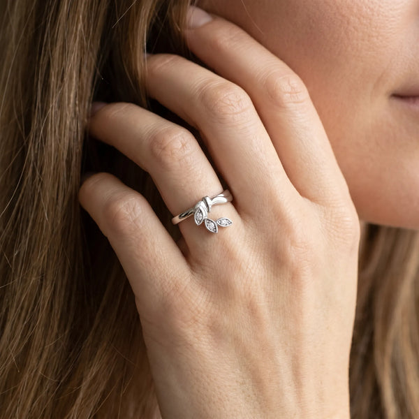 White gold Three-Stone Round Diamond Leaf Bypass Ring with Bezel Setting