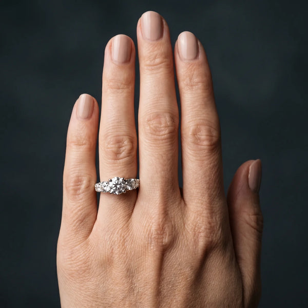 White gold Three-Stone Round Diamond Pavé Band with Prong Setting