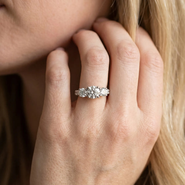 White gold Three-Stone Round Diamond Pavé Band with Prong Setting